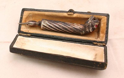 fake Torah pointer yad from murielgui